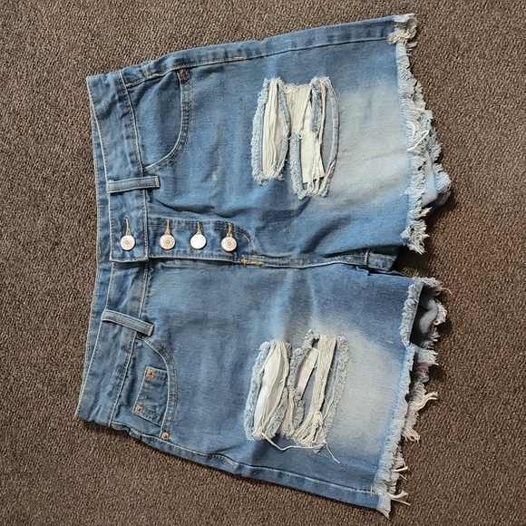 Denim shorts size 6 large - Picture 1 of 3